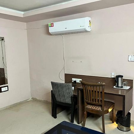 Hotel Shailly Inn 阿穆达巴 外观 照片