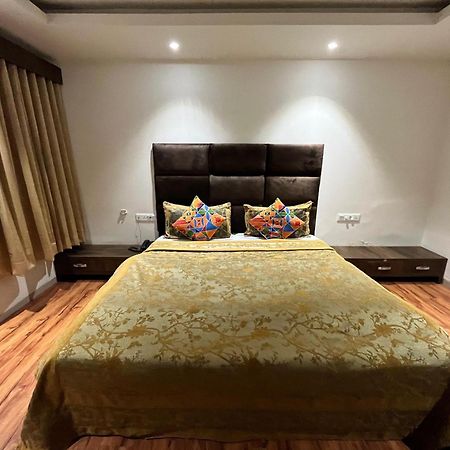Hotel Shailly Inn 阿穆达巴 外观 照片