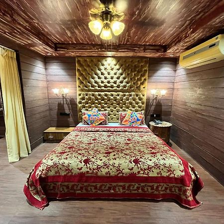 Hotel Shailly Inn 阿穆达巴 外观 照片