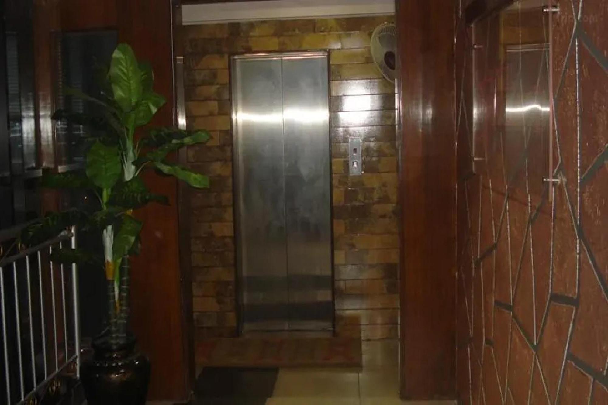 Hotel Shailly Inn 阿穆达巴 外观 照片