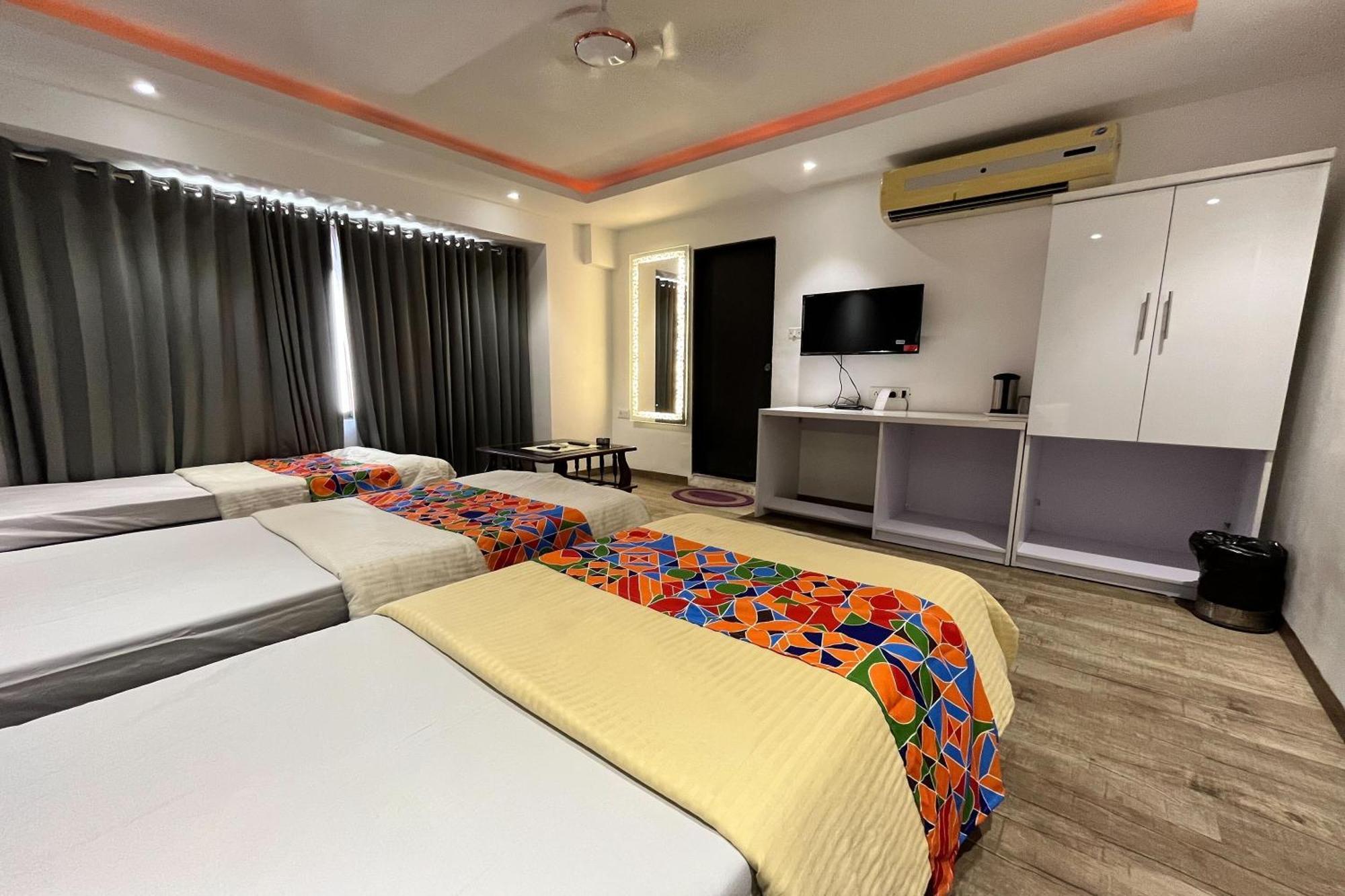 Hotel Shailly Inn 阿穆达巴 外观 照片