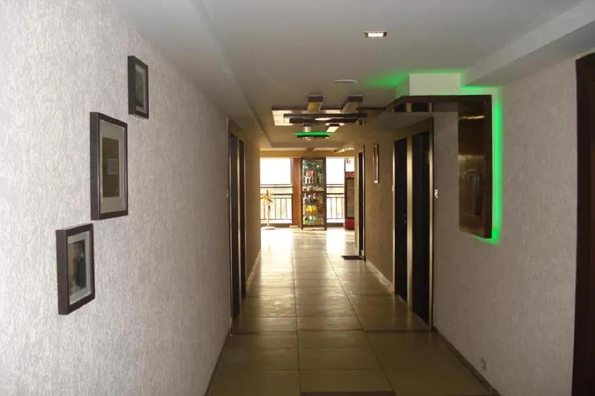 Hotel Shailly Inn 阿穆达巴 外观 照片