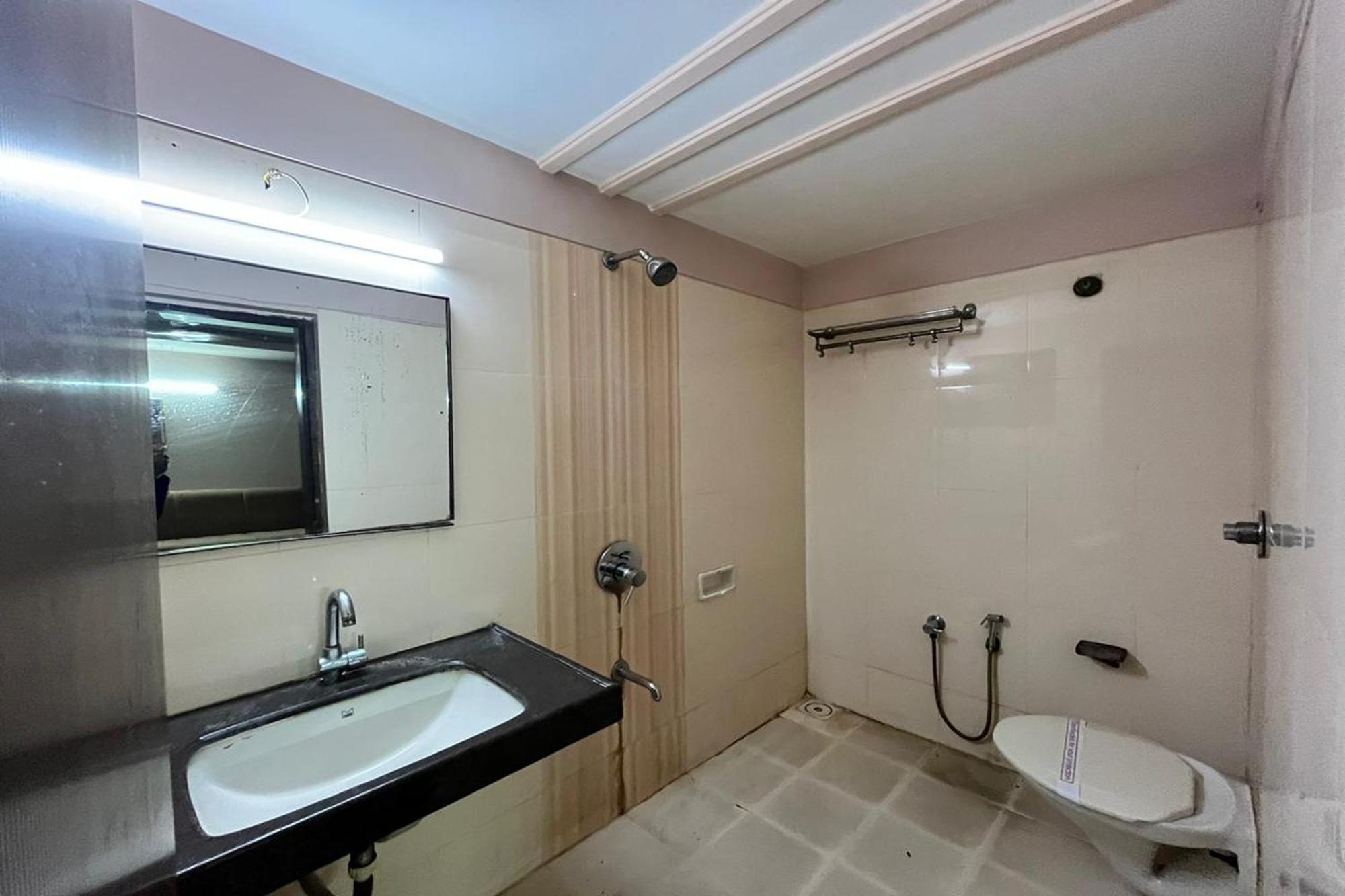 Hotel Shailly Inn 阿穆达巴 外观 照片