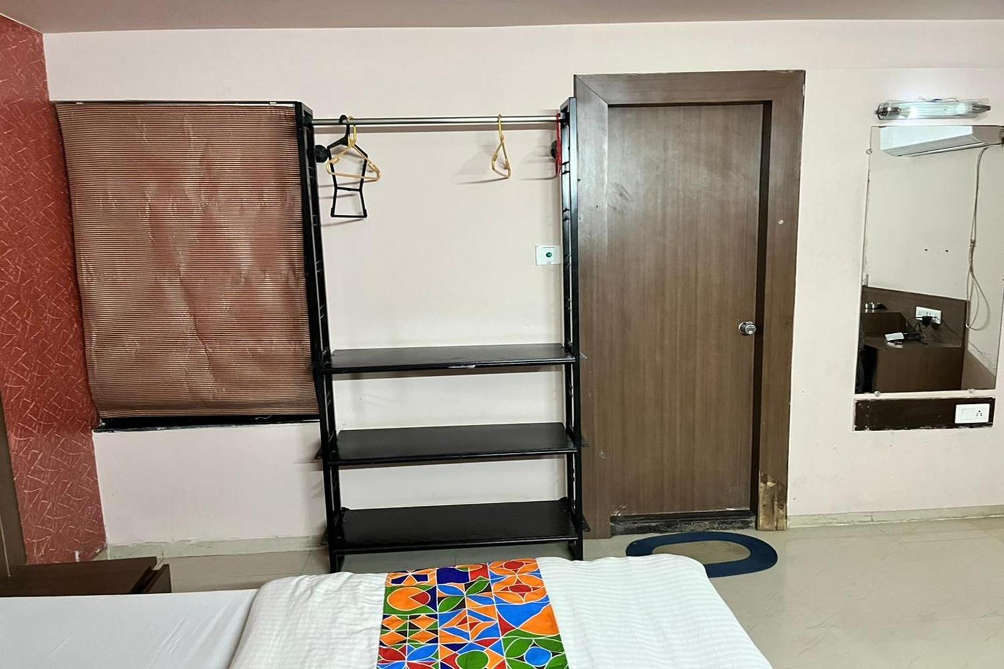 Hotel Shailly Inn 阿穆达巴 外观 照片