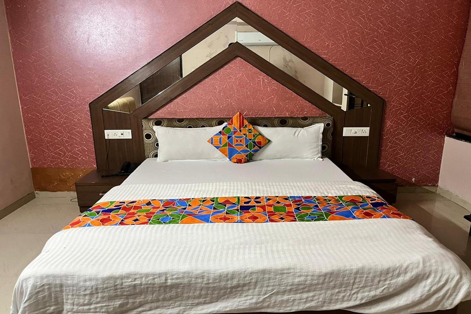 Hotel Shailly Inn 阿穆达巴 外观 照片