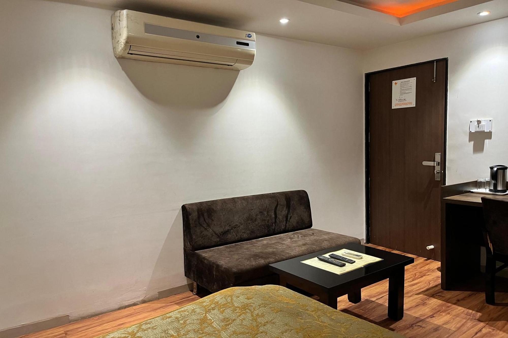 Hotel Shailly Inn 阿穆达巴 外观 照片