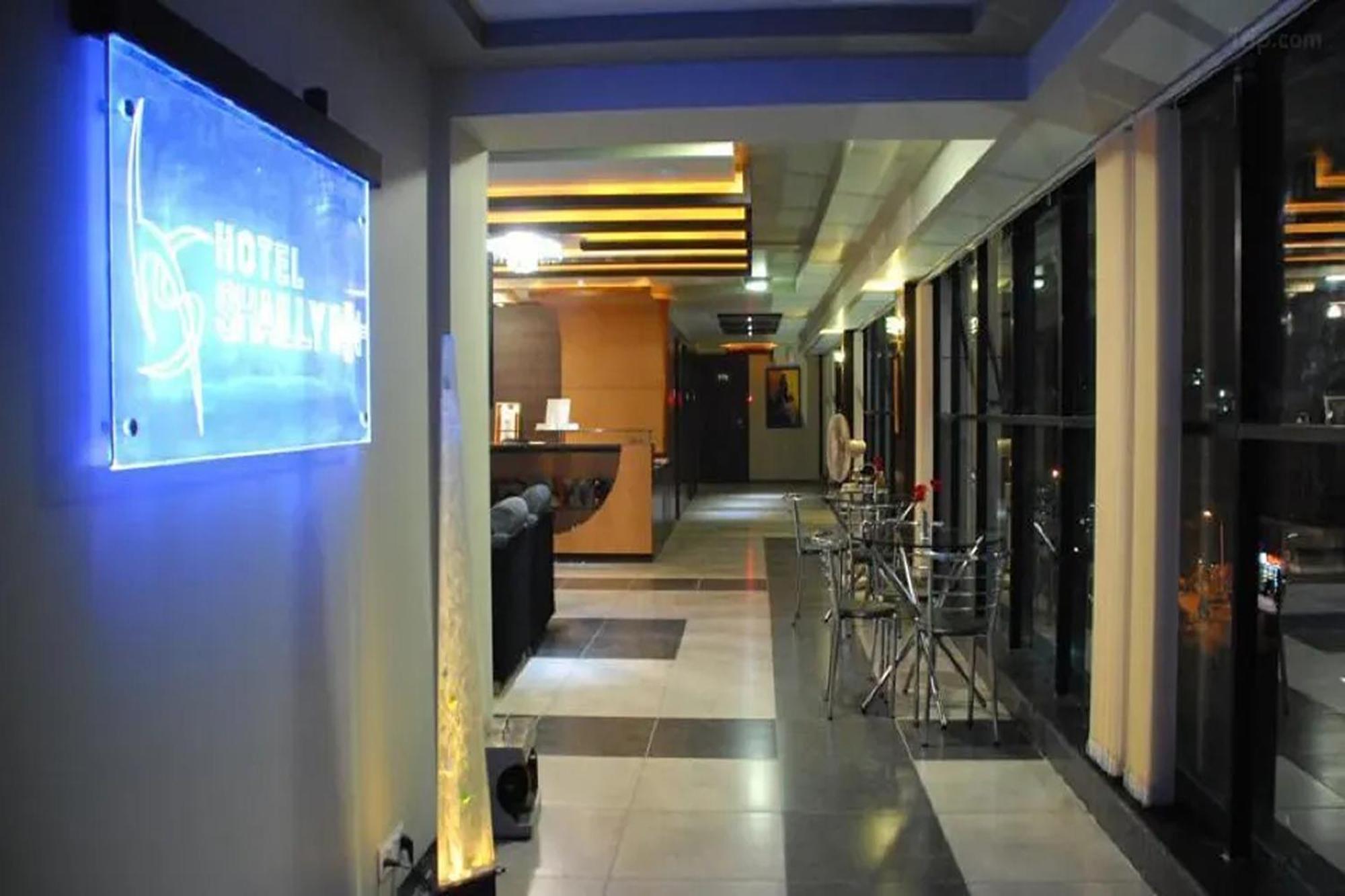 Hotel Shailly Inn 阿穆达巴 外观 照片