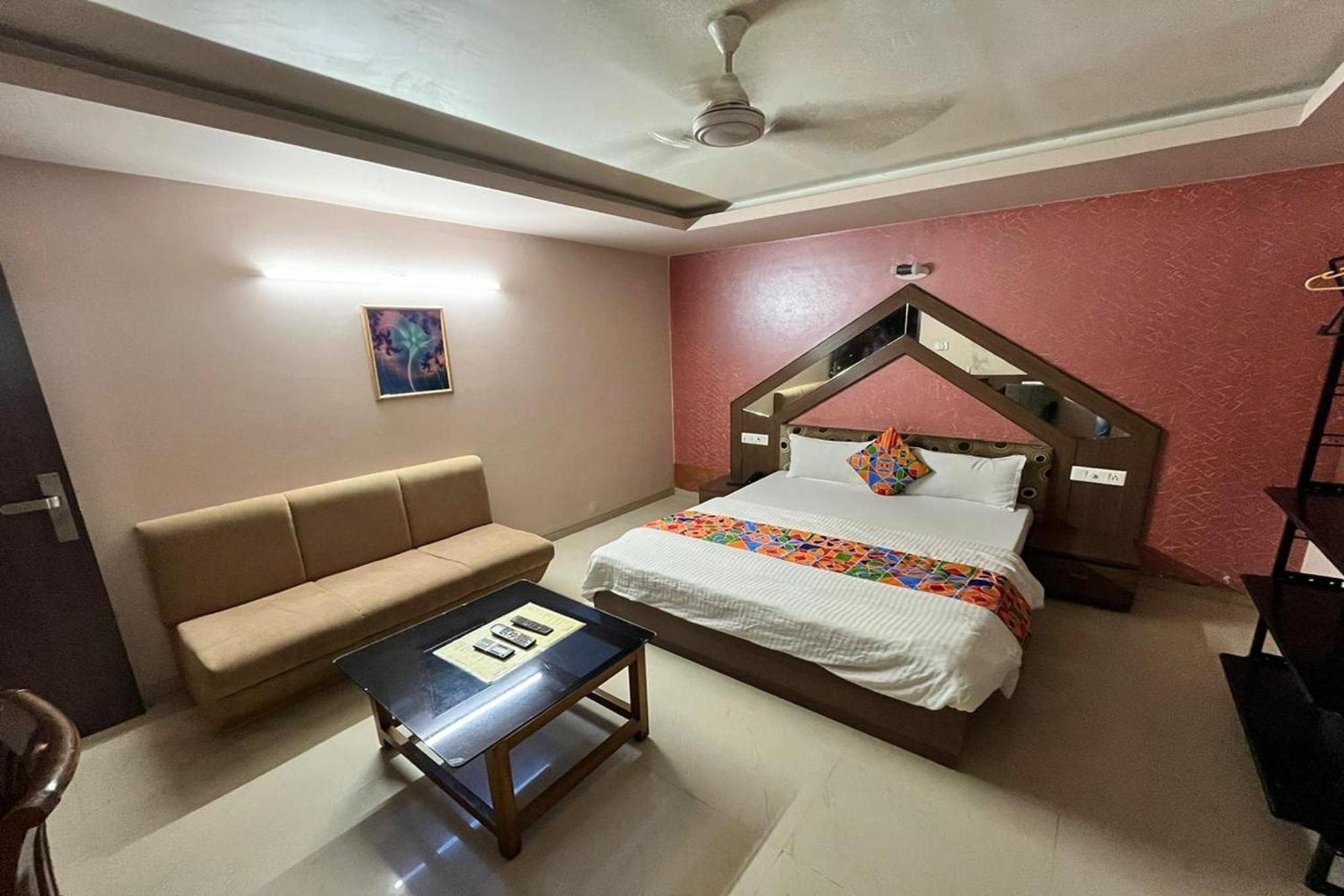 Hotel Shailly Inn 阿穆达巴 外观 照片