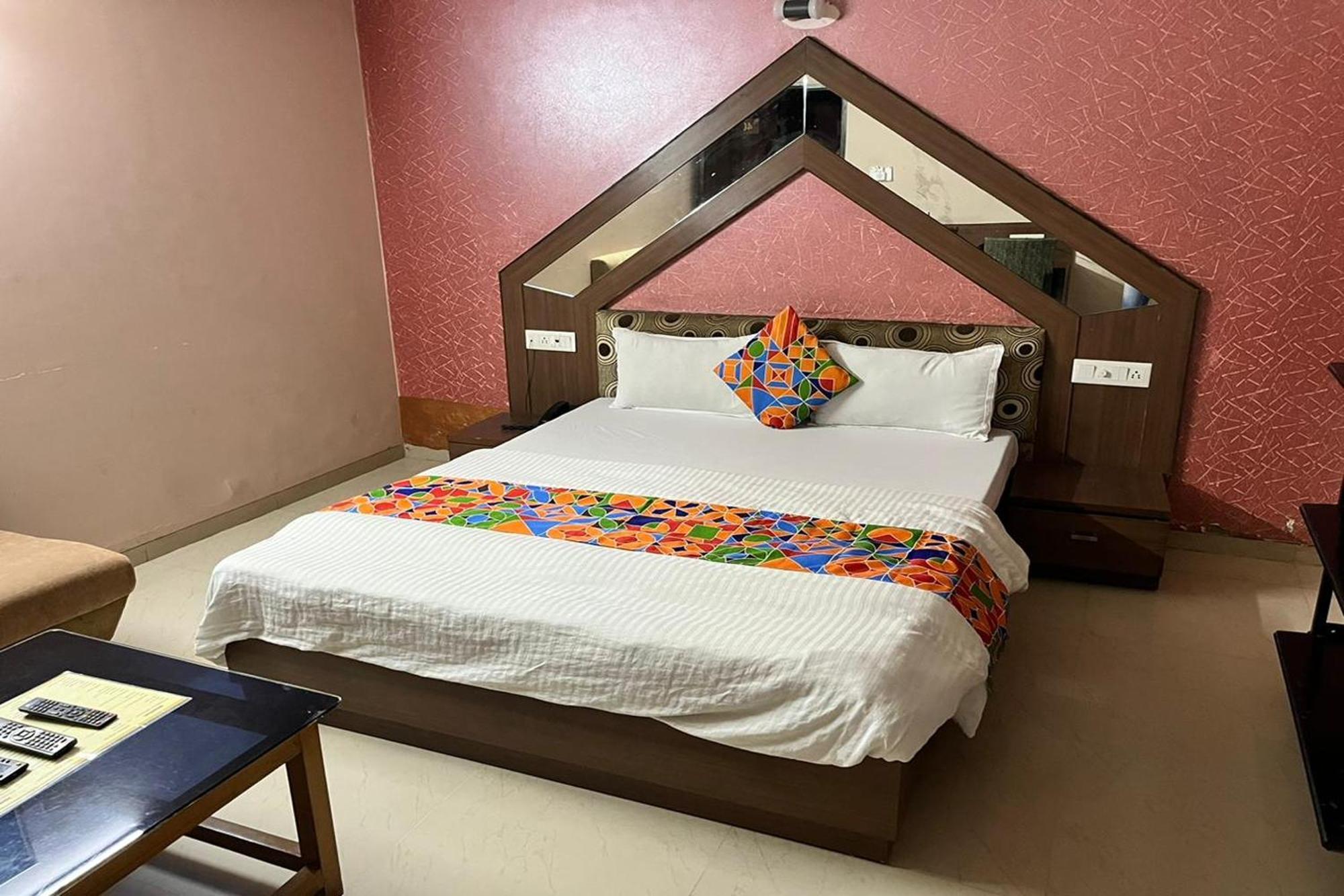Hotel Shailly Inn 阿穆达巴 外观 照片