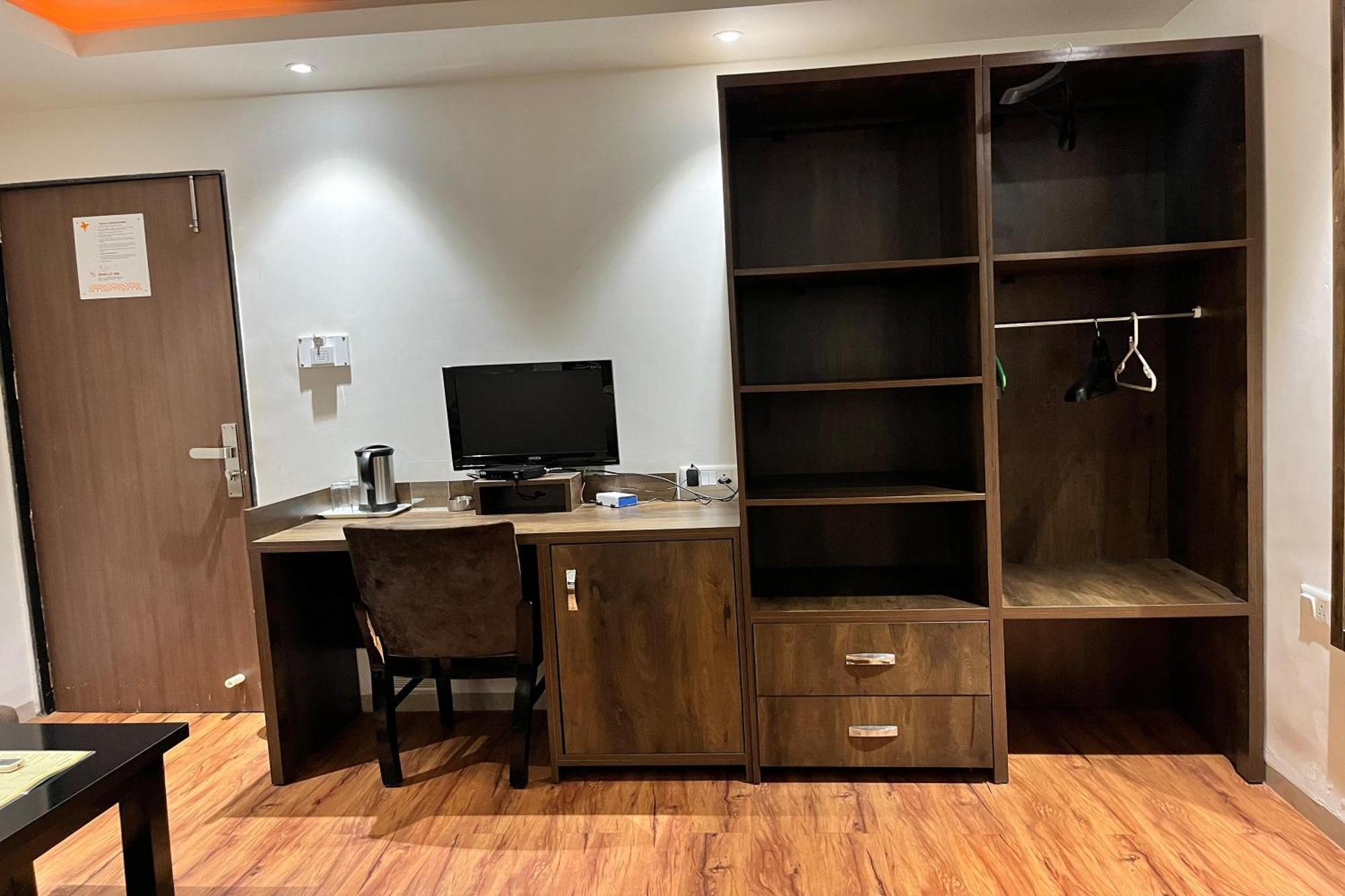 Hotel Shailly Inn 阿穆达巴 外观 照片