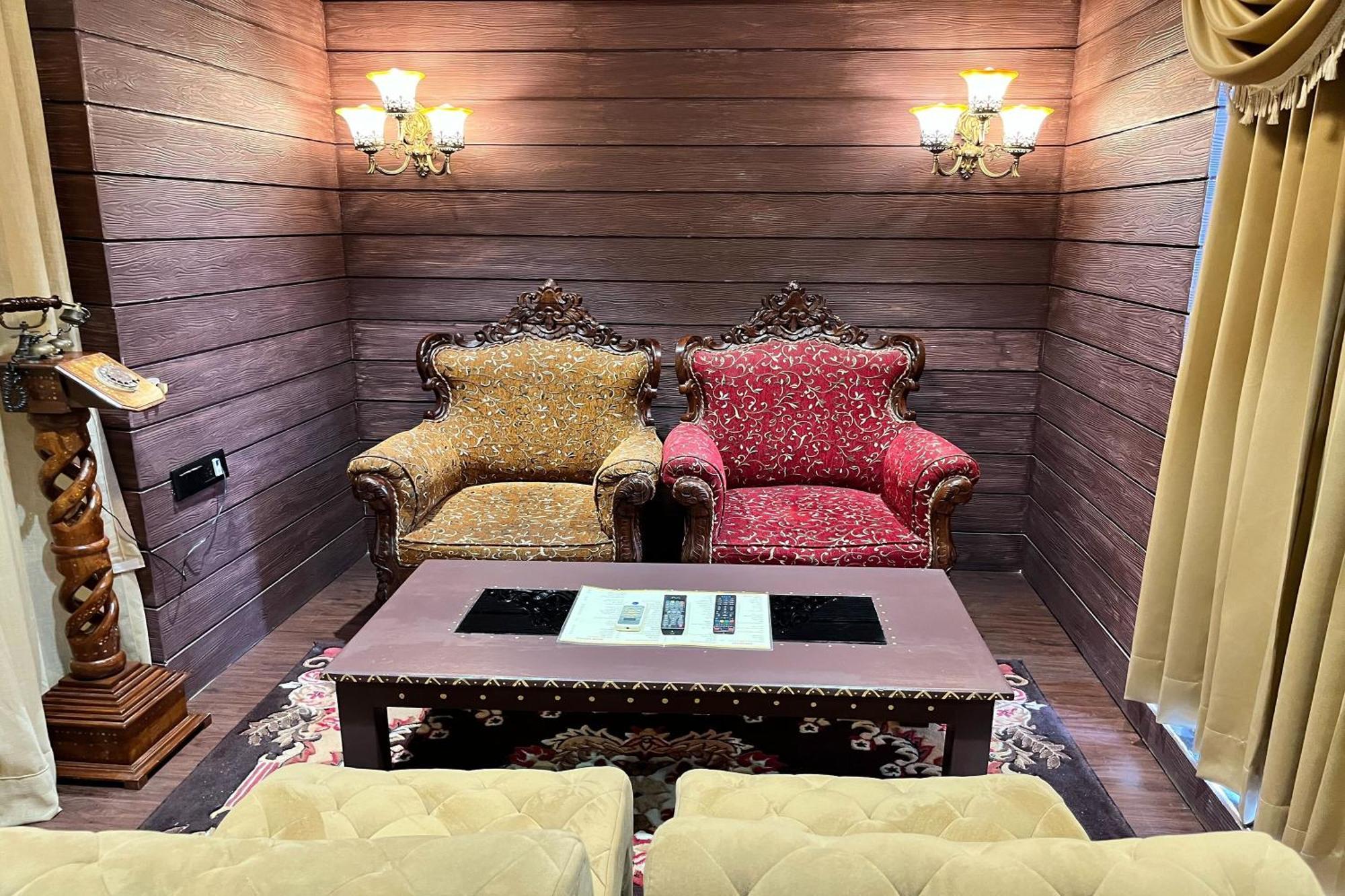 Hotel Shailly Inn 阿穆达巴 外观 照片